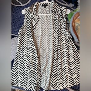 black and white sleeveless button up to put over clothes